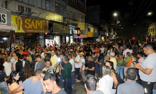 Ferreti e Jordão mostram força e arrastam duas mil pessoas no Centro de Angra